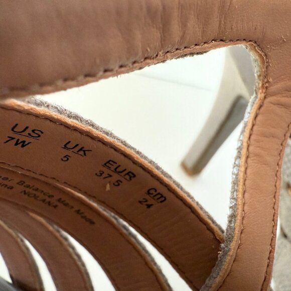 Naturalizer Nolana Grey Fab Heeled Sandal sized US7 W - Picture 4 of 5